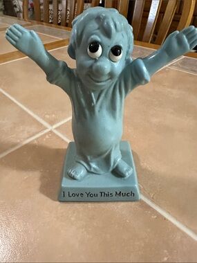 VTG Blue 'I Love You This Much' Figurine